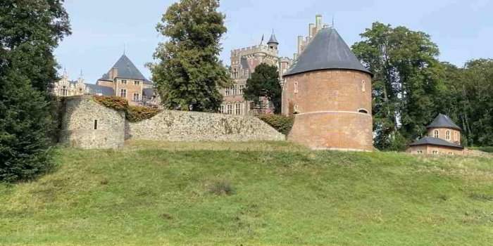 Randonnée périurbaine en terre flamande : la route des châteaux
