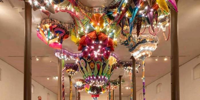 Visites culturelles - LA BRAFA 2025, une 70ème édition festive et colorée avec Joana Vasconcelos en invitée d'honneur !!